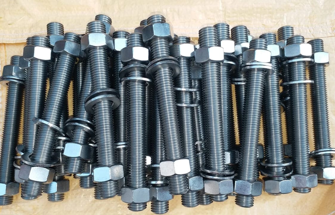 High tensile stud bolt supplied by Dalloyed in industrial use